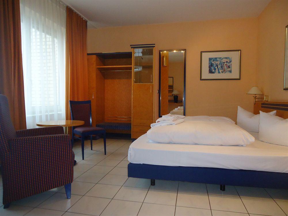 Hotel Rahlstedter Hof Amburgo Esterno foto