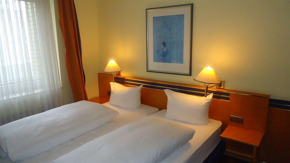 Hotel Rahlstedter Hof Amburgo Esterno foto