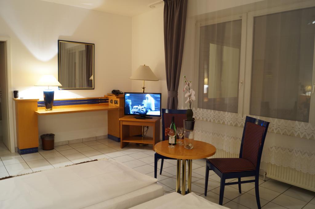 Hotel Rahlstedter Hof Amburgo Esterno foto