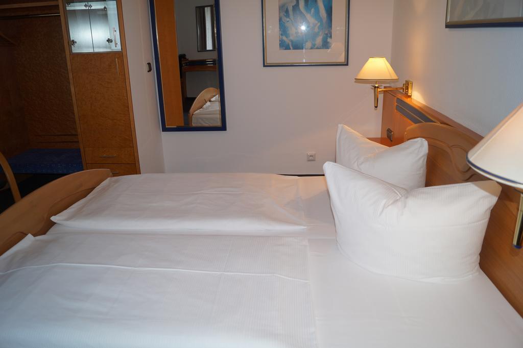 Hotel Rahlstedter Hof Amburgo Esterno foto