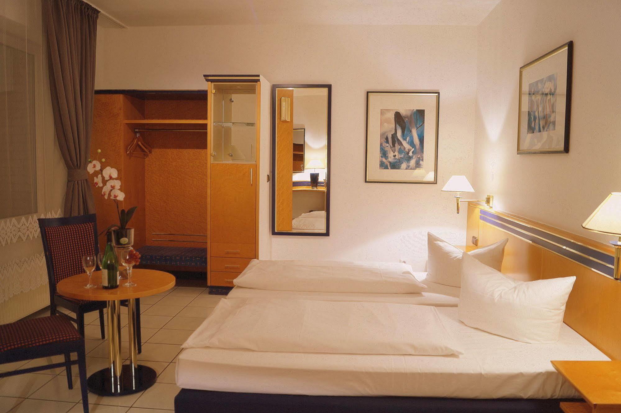 Hotel Rahlstedter Hof Amburgo Esterno foto